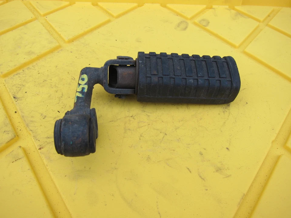 Kawasaki KZ750 E 1981 estándar OEM REPOSAPIÉS DELANTERO DERECHO CLAVIJA PASO Foto 4 de 4