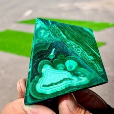 149G Natural malachite Pyramid Chakra Treatment Energy Stone Generator Spiritual