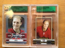 Bobby Hull 7 hockey card. 2 base Itg. 4 Autograph Itg 01-15/30 07-20/25. Jersey.