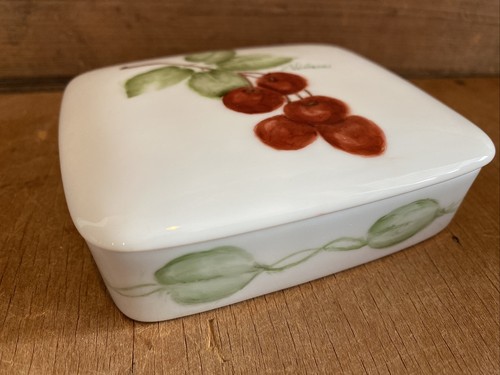 Vintage Handpainted Porcelain Trinket Box Cherry Cherries Signed - Picture 3 of 5