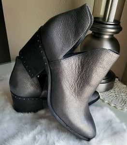 vince camuto split bootie