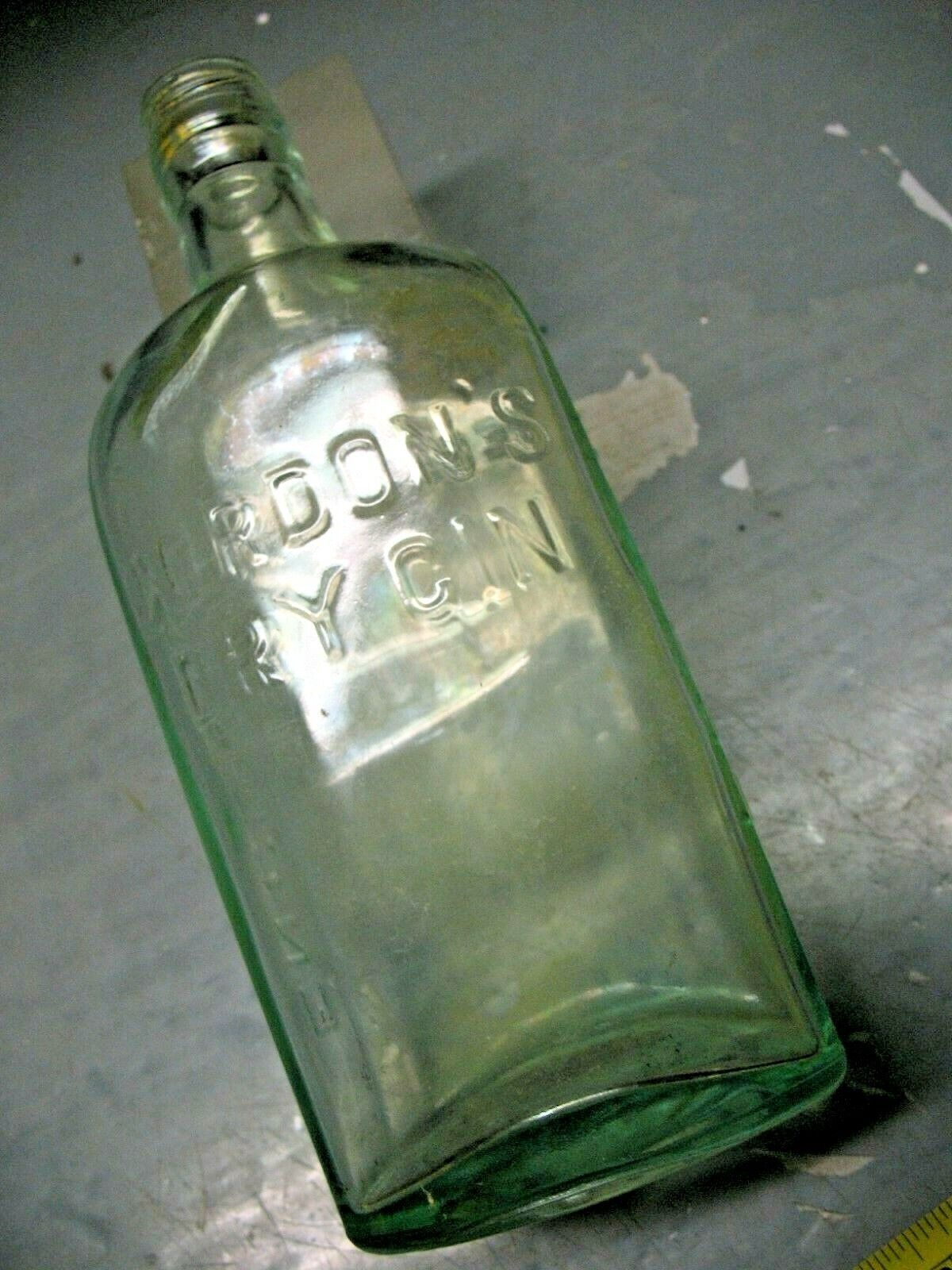 Gordon's London Dry Gin Round Victory Bottle 94.4 Proof 1945