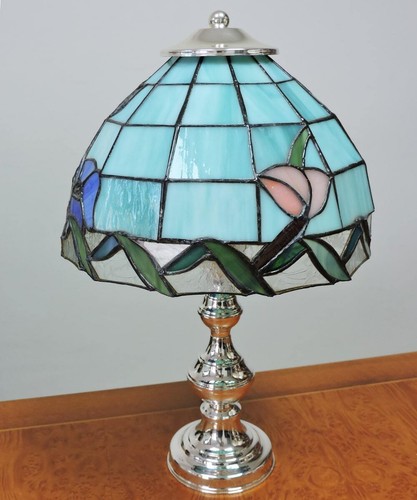 Lampada da Tavolo Stile Tiffany in Argento con Paralume in Vetro Decorato Turche - Foto 4 di 7