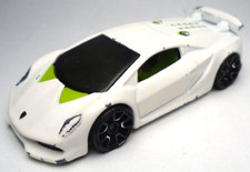 2013 HOT WHEELS LAMBORGHINI SESTO ELEMENTO WHITE 1:64 DIECAST 2 3/4" CAR W GREEN
