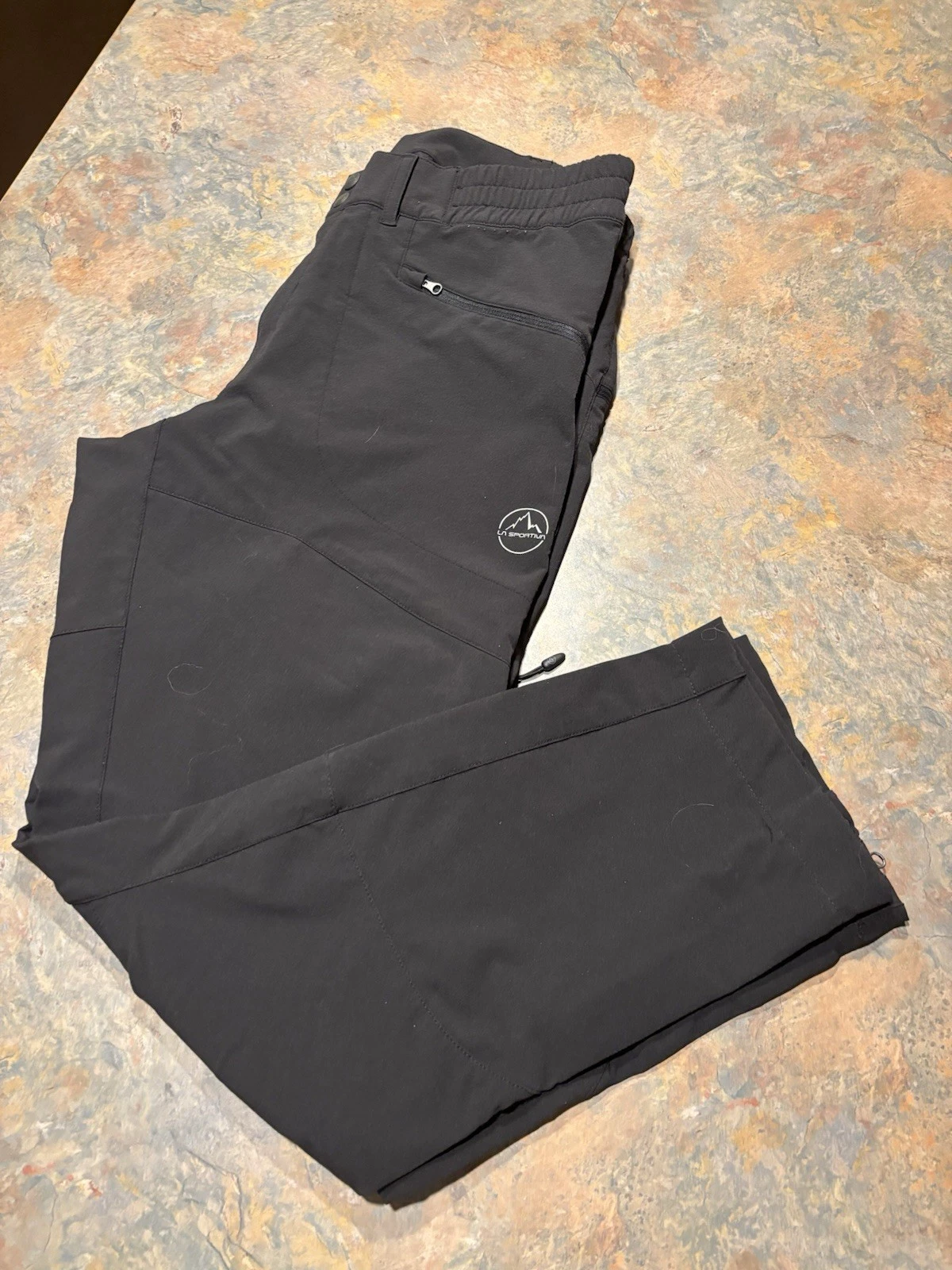 La Sportiva Tuckett Pants Men’s Size 2XL 38x30 Black Soft Shell Hiking Climbing
Opens in a new windo