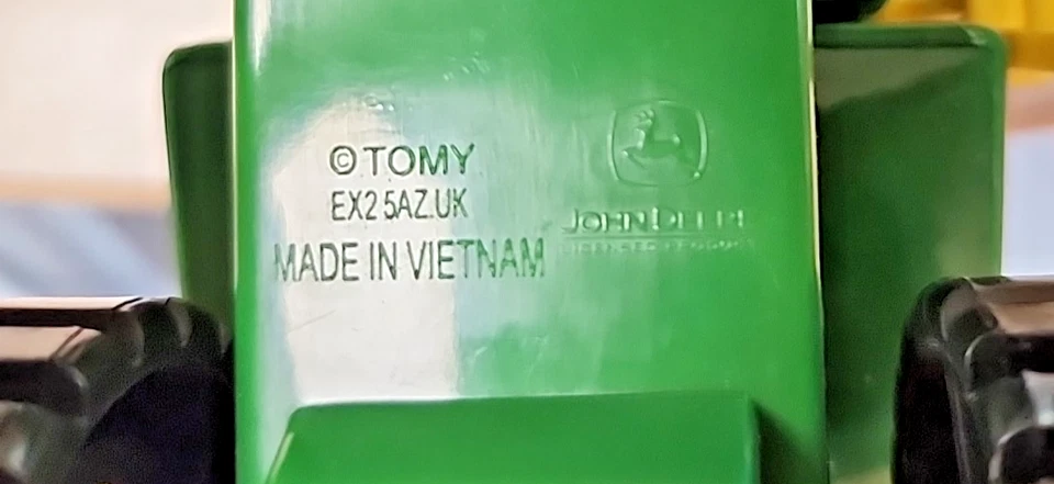 John Deere Tractor Toy RC2  Corn Harvest Picker,  green yellow w/ Driver - Image 4 of 4