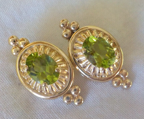Etruscan 14k Yellow Gold Solitaire Peridot Earrings - 4.10 gms, 0.80 in, 2.40 ct - Picture 9 of 10
