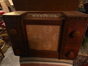 1946 Westinghouse H-130 radio - working