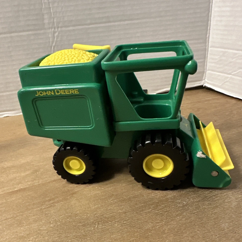 Tomy John Deere Fun on the Farm Combine Harvester with Moving Parts - Image 3 of 4