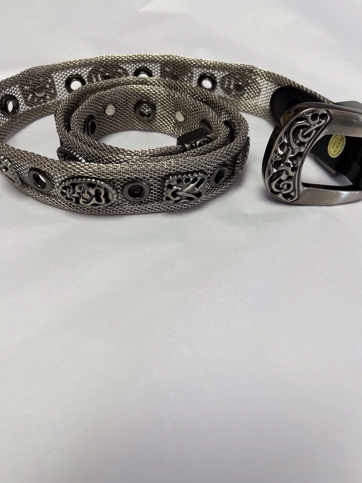 "Cinturón de malla con ojales de metal de latón vintage castillo de arena EE. UU. Italia talla 28""" Foto 2 de 4