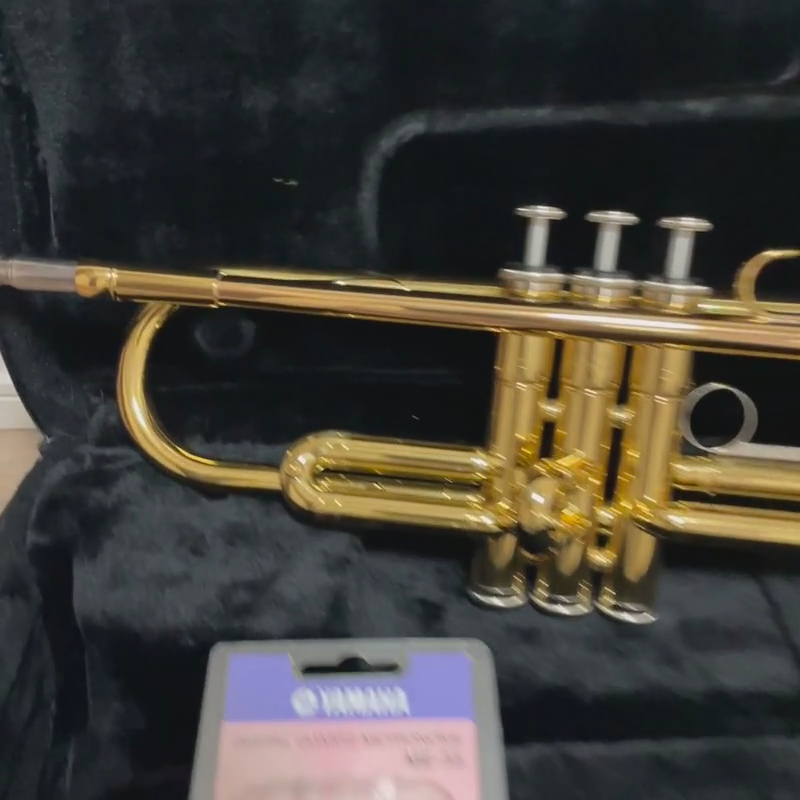 YAMAHA YTR-1335 Trumpet Gold color with Mouthpieces & semi