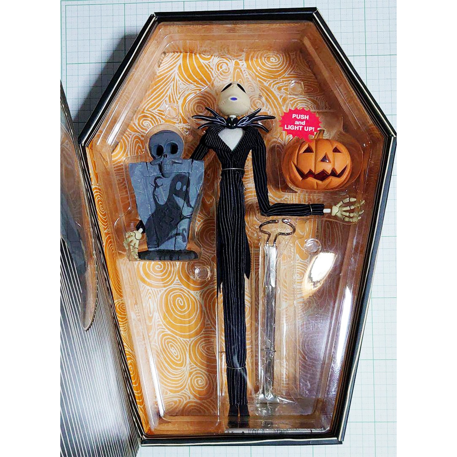 Pesadilla antes de Navidad COLECCIÓN MUÑECA Jack con Grave Yard Figura Nuevo