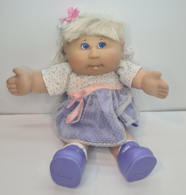 Vintage Cabbage Patch Kinder Puppe blaue Augen Schweineschwänze & Kleid mit Schuhen 2004