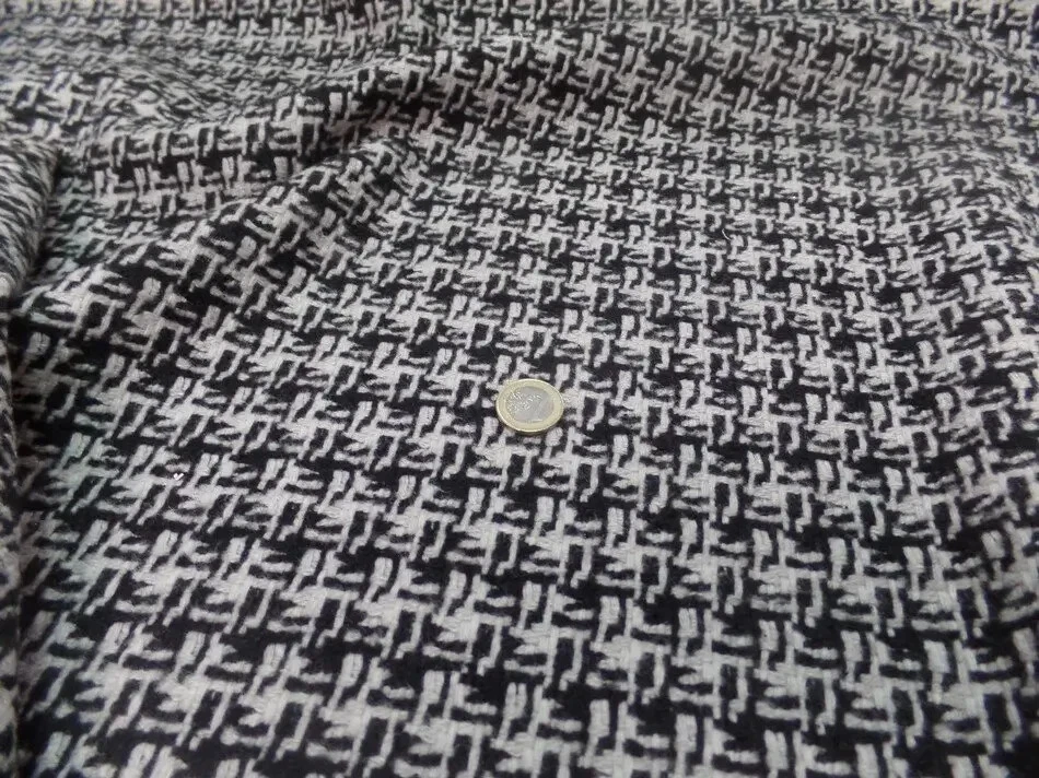 Tissu manteau style Chanel noir et blanc - Photo 4/4