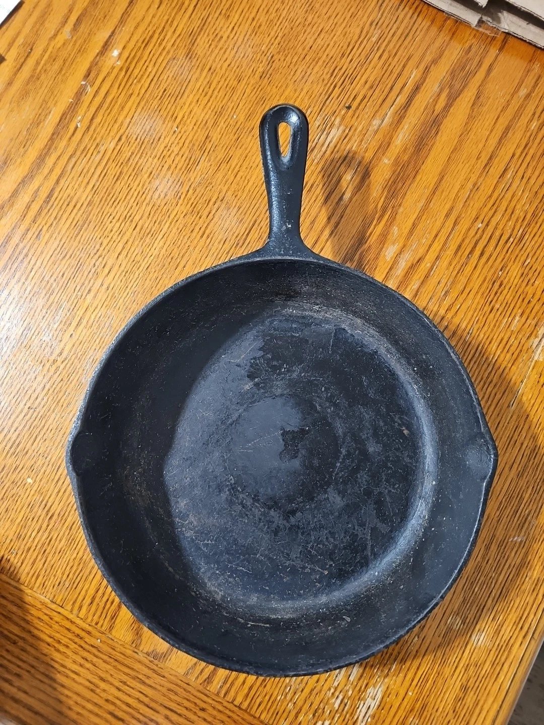 Vintage Unmarked No. 7 10 1/2" Cast Iron Skillet With Heat Ring Sits Flat