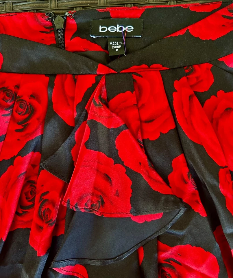 Minifalda de seda Bebe para mujer talla 2 negra roja rosas Foto 3 de 4