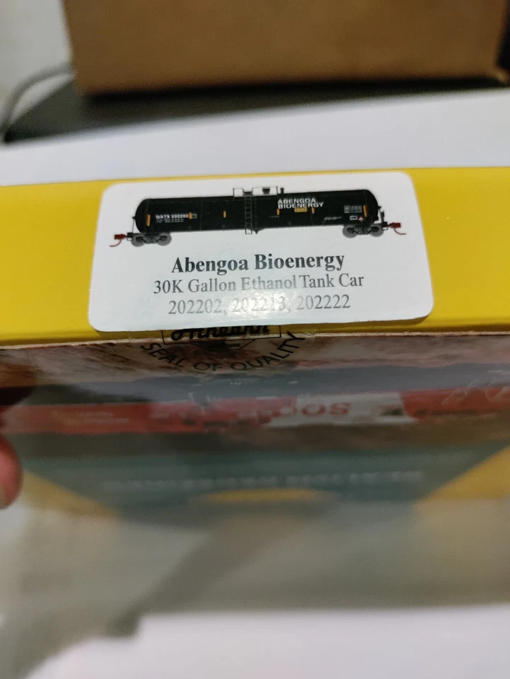N scale Athearn 30k Ethanol 3 pack - Image 3 of 4