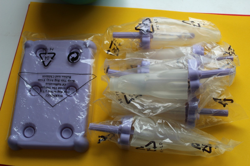 POPSICLE 6 PLASTIC MOLDS WITH TRAY MOST ARE SEALED