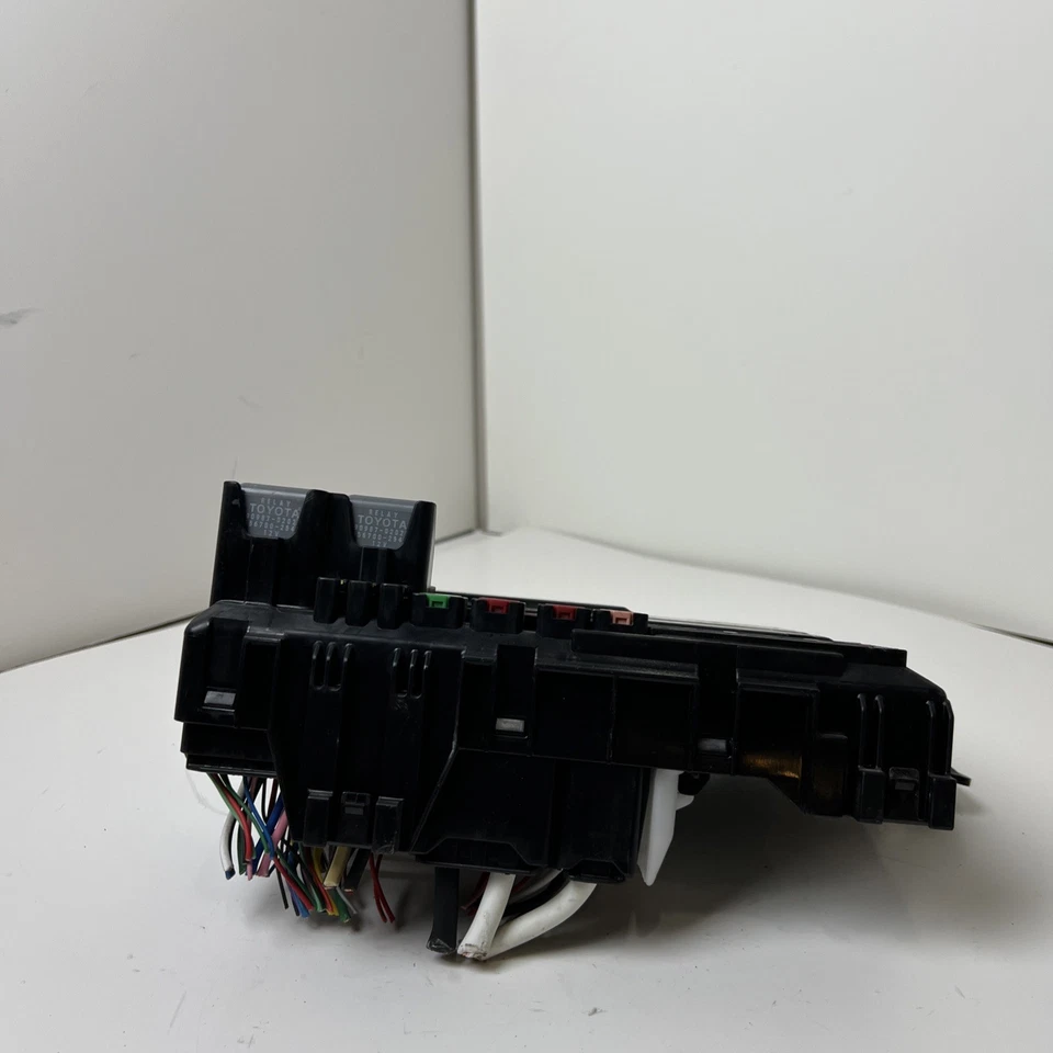 Lexus LS460 2012 relé de fusibles sala de motores caja de conexiones OEM Foto 4 de 4