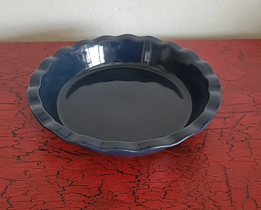 Threshold Pie Pan Blue 10 inch Microwave ,Frezzer,Dishwasher and Oven Safe