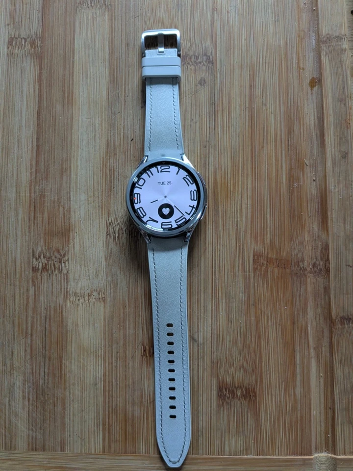 Samsung Galaxy Watch6 Classic 47mm BT Smart Watch - White Leatherette (SM-R960) - Image 2 of 3