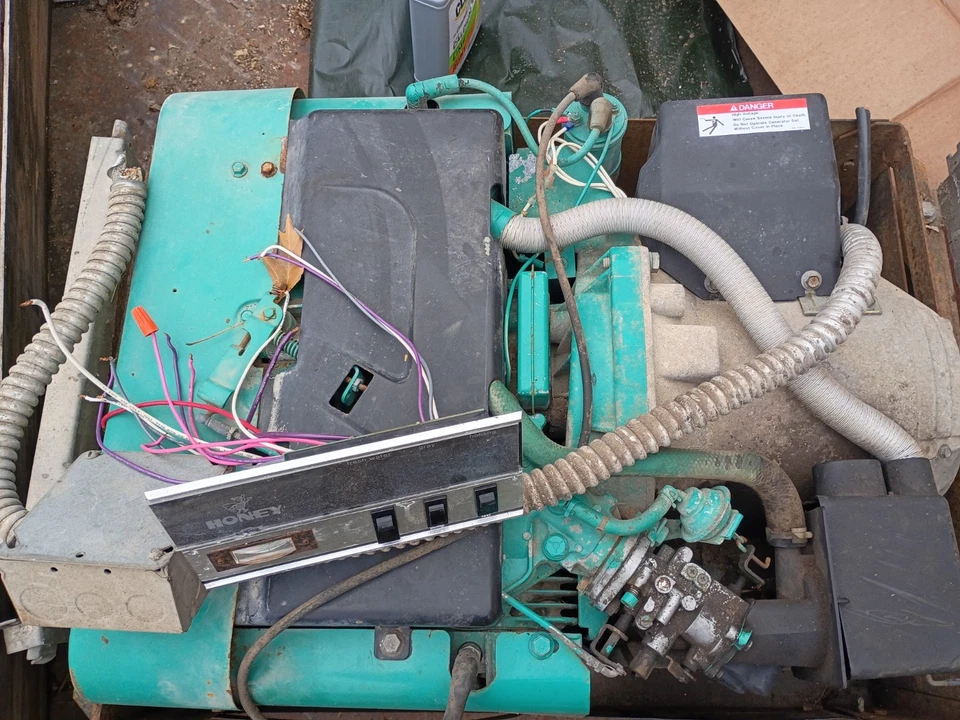 onan emerald 1 genset generator only 100 hours with hour meter and power switch - Image 3 of 4