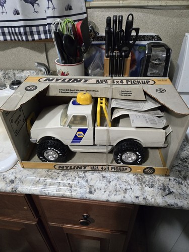 Nylint Napa Truck - Picture 2 of 11