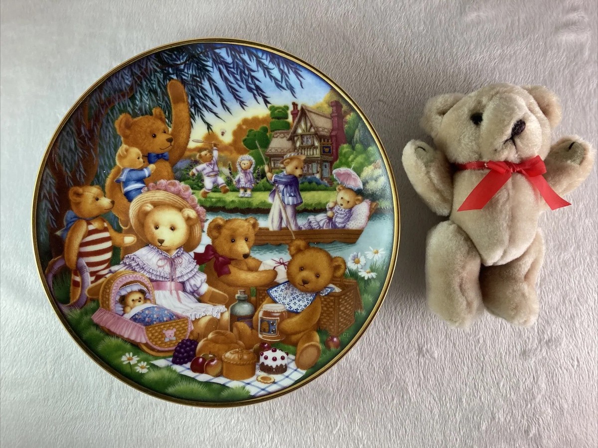 A TEDDY BEAR PICNIC Plate Franklin Mint + 5-inch Bear At The Beach