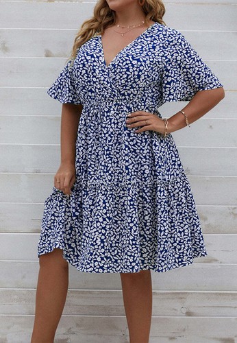 Plus Size Floral Surplice Neck Short Sleeve Dress - Bild 6 von 11