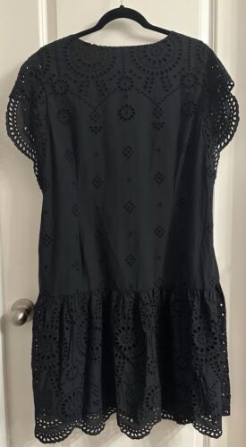 Chico’s Eyelet Scallop Hem Dress Size 3.5 US 18 V Neck Popover Knee length Black - Picture 2 of 9