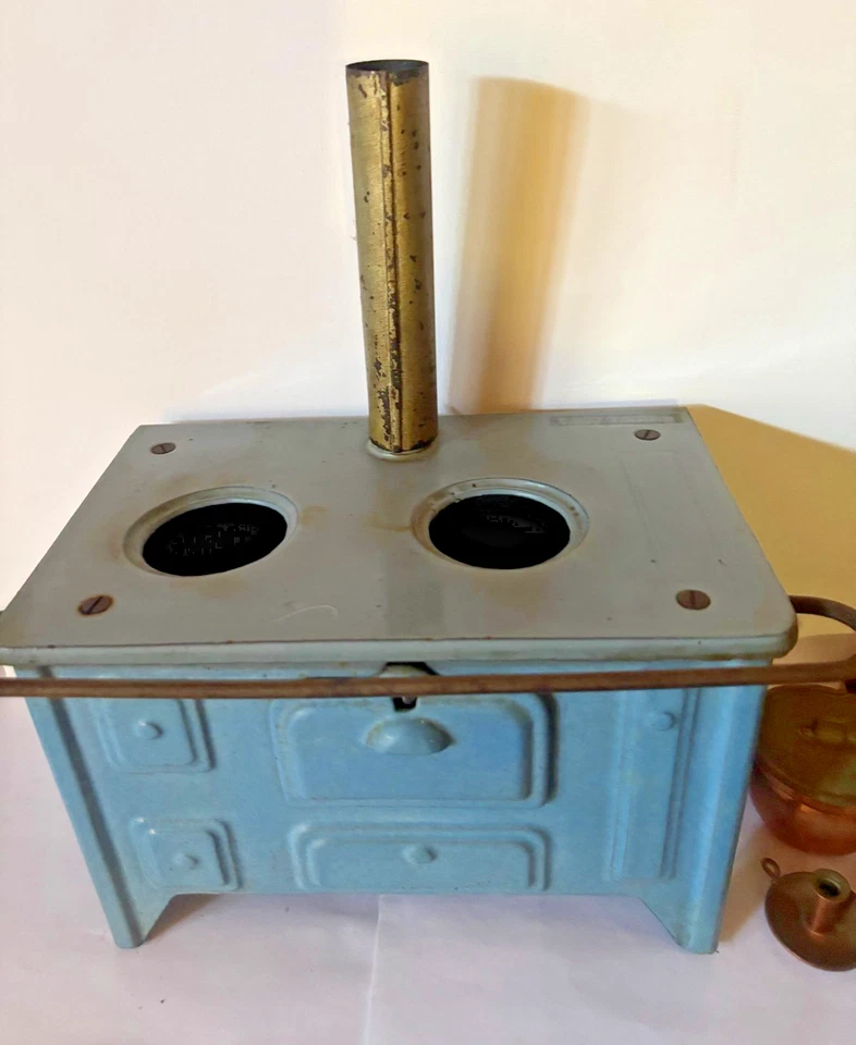 ANCIENNE CUISINIÈRE de poupée BABY BAUDIN EN FONTE ÉMAILLÉE AVEC USTENSILES   - Photo 3/4