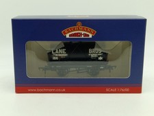 Bachmann 37-675S 14T Tank Wagon Lane Brothers Tank Wagons Livery - Warley 2009