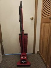 Vintage U.S.A Royal Dirt Devil Broom Vac Model DB720 Upright Vacuum Cleaner