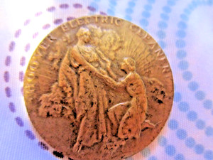 VTG/1993/1 & 1/2-INCH AROUND GOLD COLOR/ADVERTISING/HOOVER ELECTRIC CLEANER COIN