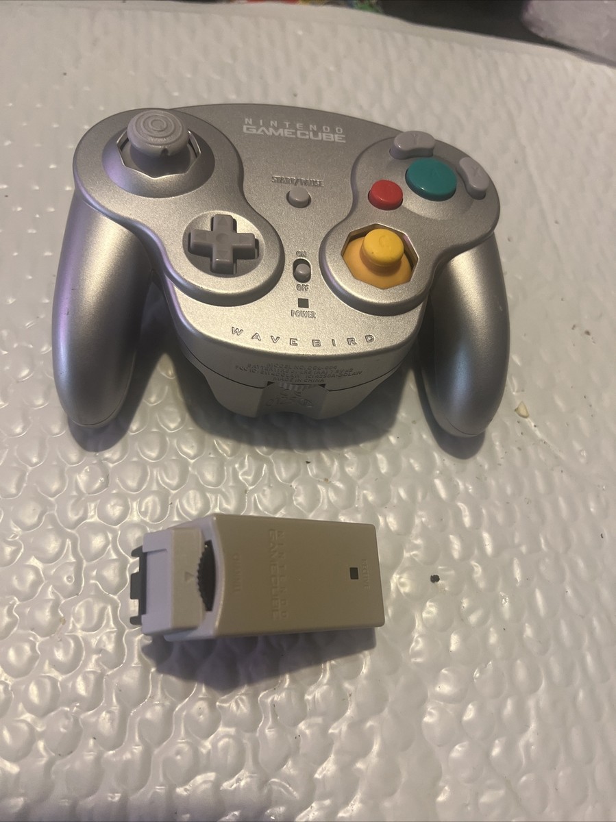 Nintendo GameCube Wavebird Controller Platinum DOL-004 Nintendo GameCube Wavebird Controller Platinum DOL-004