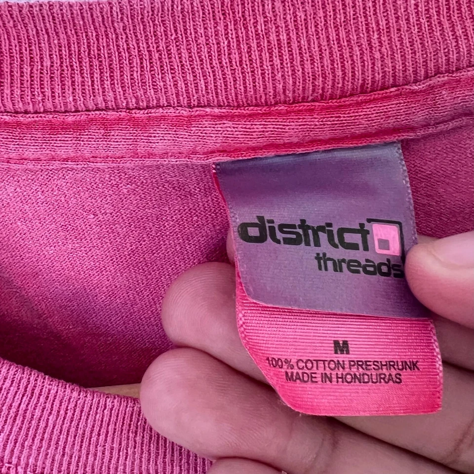 Camiseta De Colección 00S District Threads Para Hombre Talla M Rosa Aps Wranglers Preencogida Foto 2 de 4