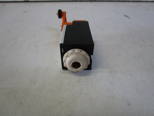 SIEMENS 3SE3200-1G 6A & 10A HEAVY-DUTY LIMIT SWITCH W/ARM - USED - FREE SHIPPING - Picture 5 of 5