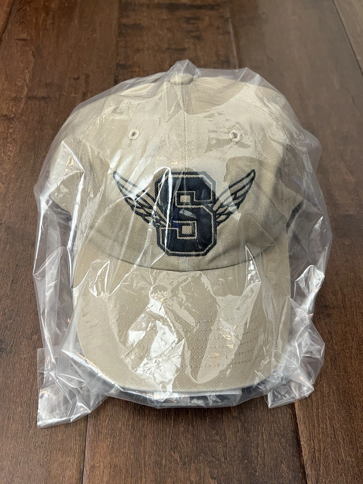 Casquette chapeau Supreme SS25 Wings logo 6 panneaux beige marron beige taille unique neuve EN MAIN