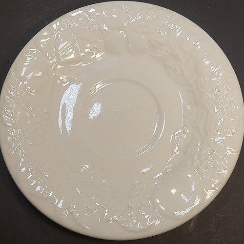 Gibson Everyday White Coffee Tea Cups Raised Vineyard Grapes Fruit 2 Set Saucers - Picture 3 of 12