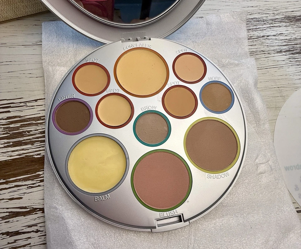 Lauren Hutton Good Stuff Yellow Medium Face Disc Makeup Palette NEW - Image 4 of 4