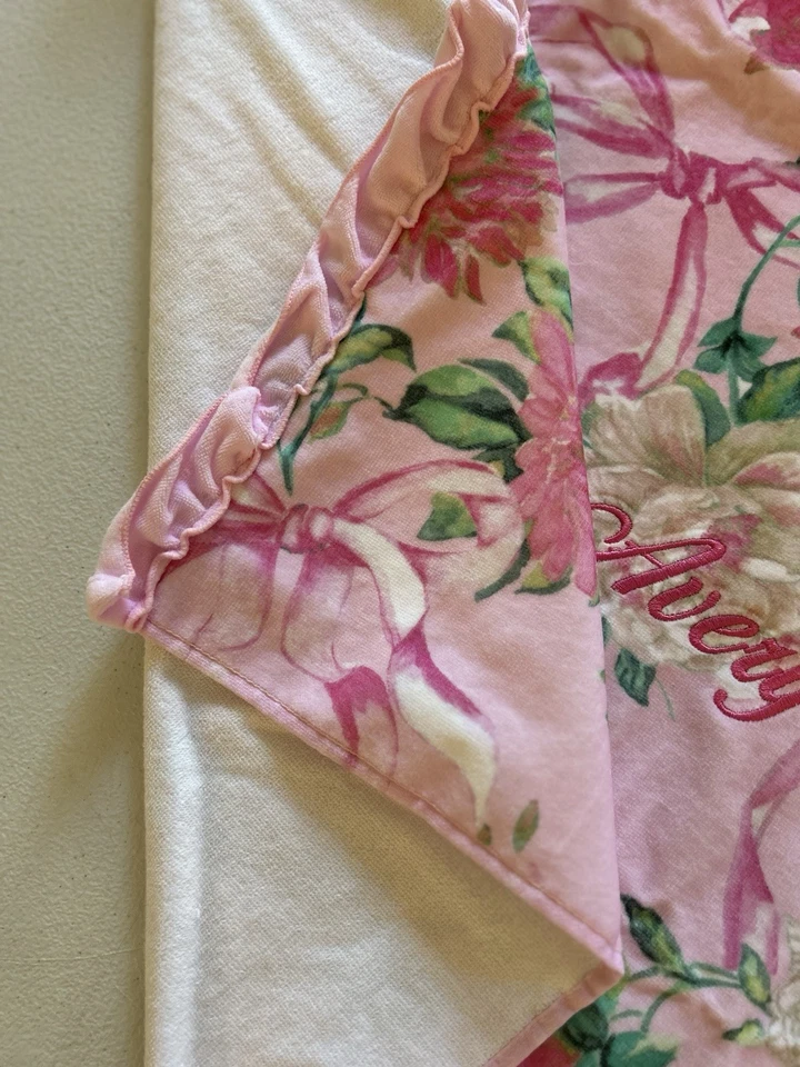 Toalla con capucha Pottery Barn Kids LoveShackFancy Baby Beach UPF 50+ mono “muy” OB Foto 4 de 4