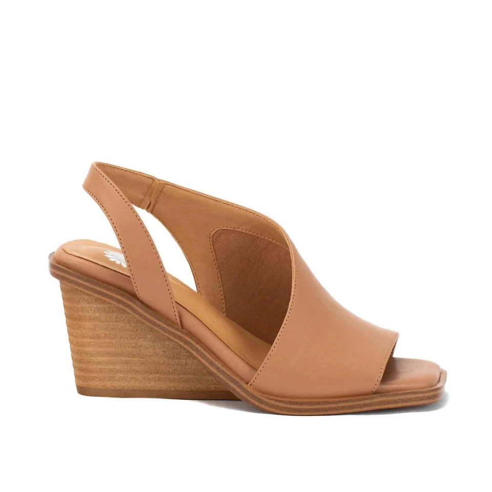 Sandalia de cuña Yellowbox Valdosta para mujer talla 10 Foto 2 de 4