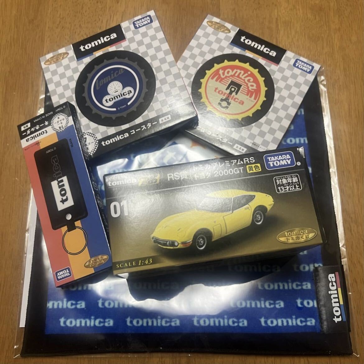 Tomica RS Award 01 Toyota 2000GT Yellow + 4 Lower Award Items Set