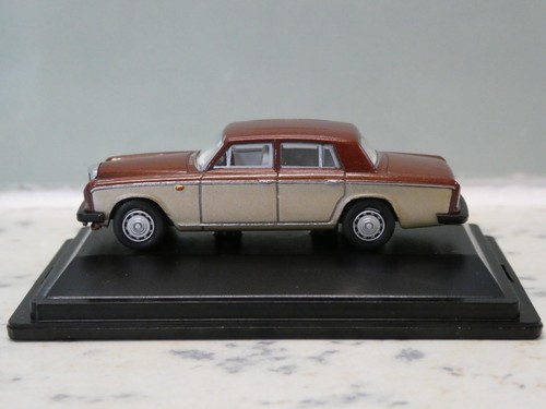 Oxford Diecast 1:76 OO Gauge Bentley T2 Saloon Nutmeg / Silver Sand Car 76BT2002 - Picture 3 of 11