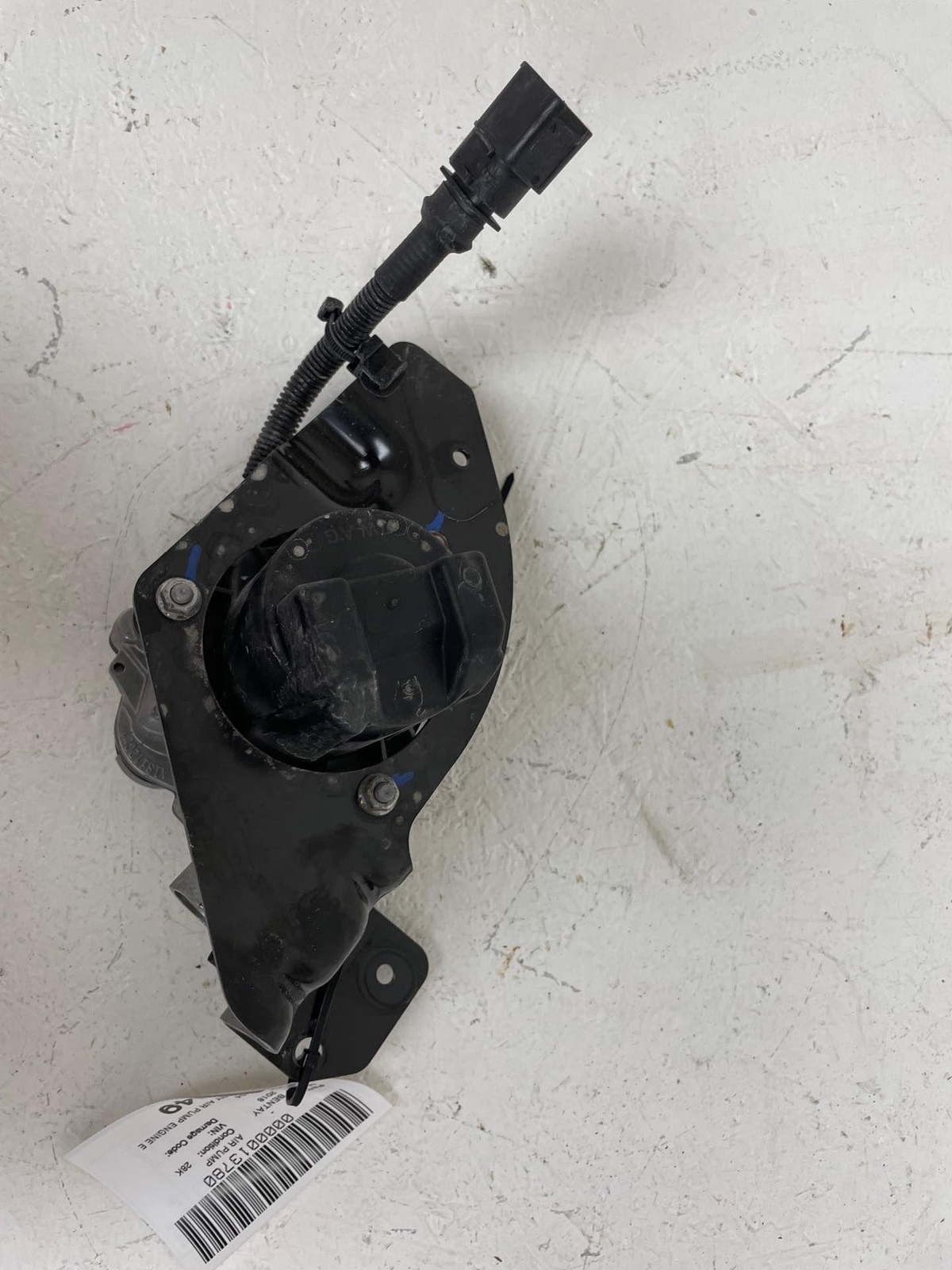 2016-2020 BENTLEY BENTAYGA RIGHT SECONDARY AIR PUMP ENGINE EMISSION AUXILARY OEM
