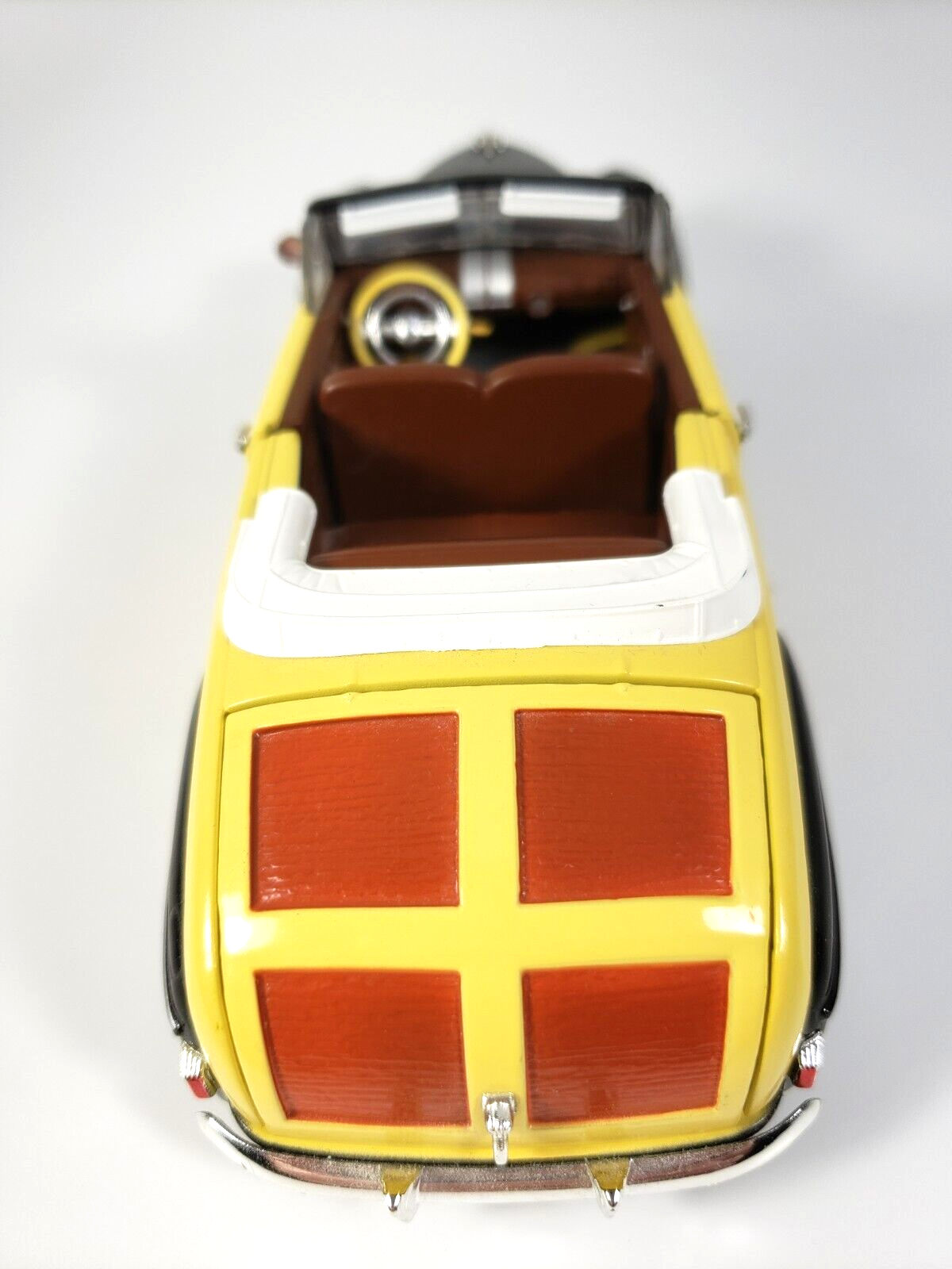 Arko 1946 Ford Super DeLuxe Sportsman Convertible Car 132 Silver Age