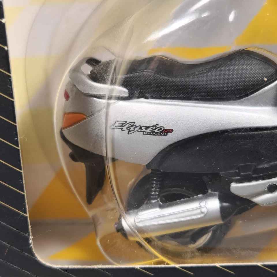 标致 Elyseo 滑板车 1: 18 比例压铸复制品 Maisto 特别版 2001 年 — 第 3/4 张图片