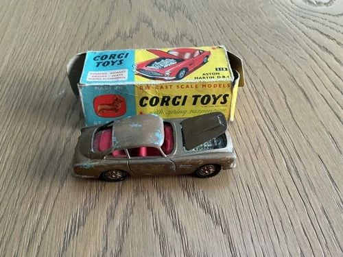 Vintage Corgi toys 218  - Aston Martin DB4, with opening bonnet + box