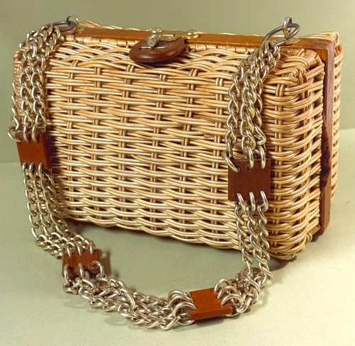 Vtg Woven Wicker/Ratan & Wood Purse/Handbag -Gold Chain Handel -Lined -Turn Lock