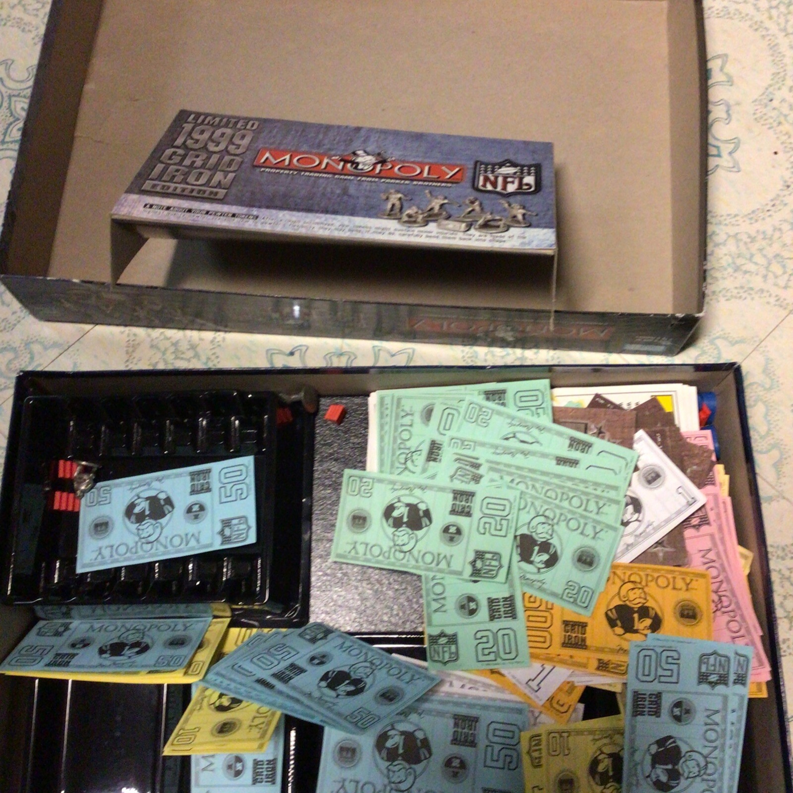 Monopoly NFL edition Board Game